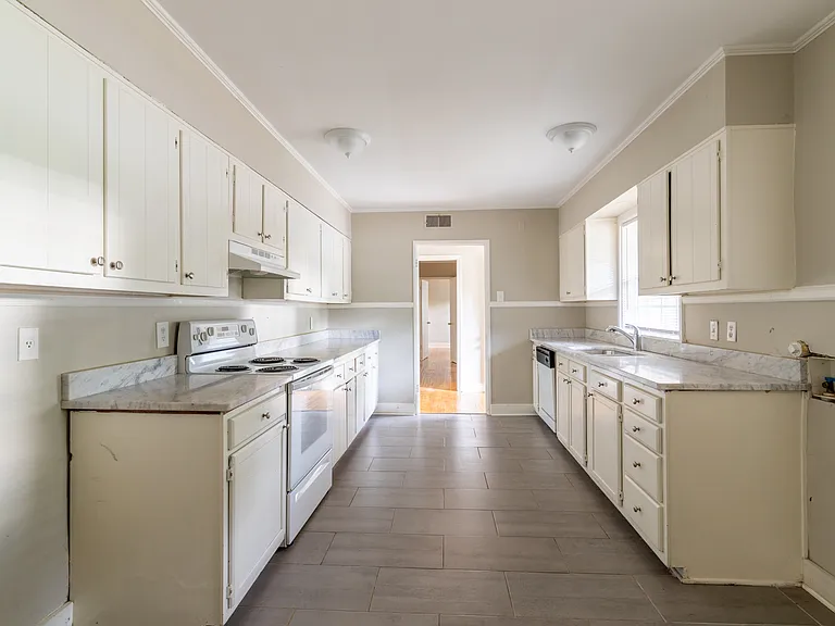 376 N Graham St — Photo 9