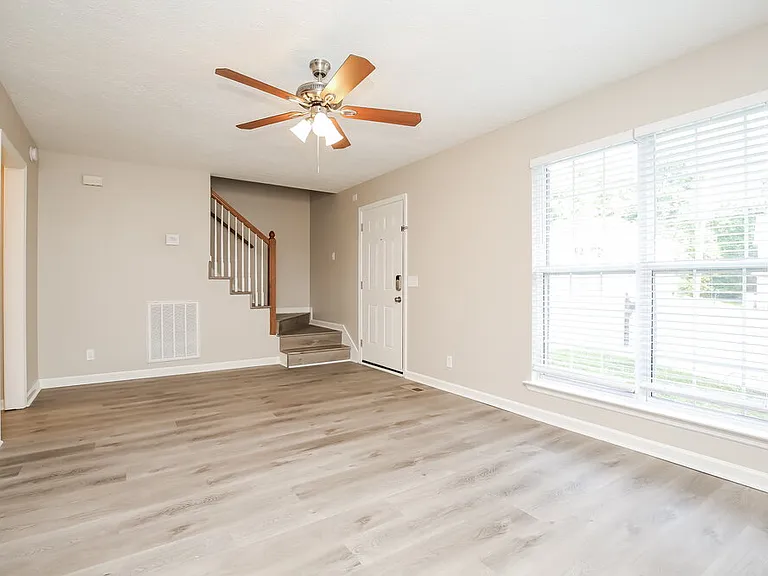 112 Township Ct — Photo 5