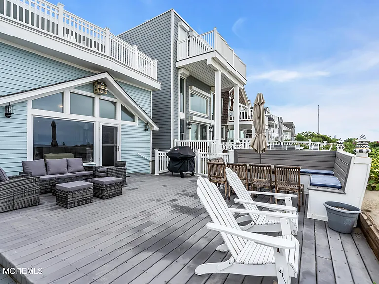 55 Beach Front — Photo 48