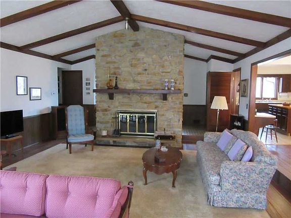 3rd image of 482 S Oakwood Dr