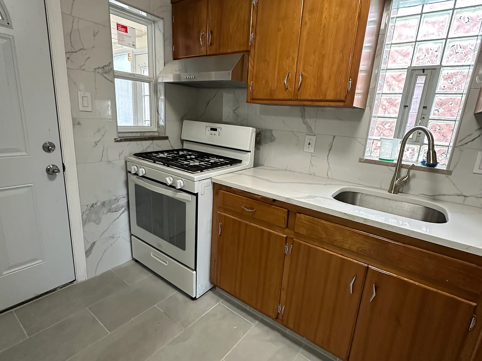 2 bed, 918 sqft, $1,550 — Photo 2