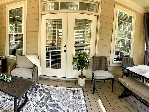 Panorama of screened in porch