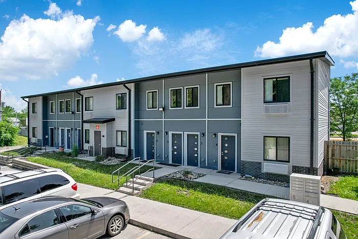 Building Photo - 2440 SW 9th St #5
