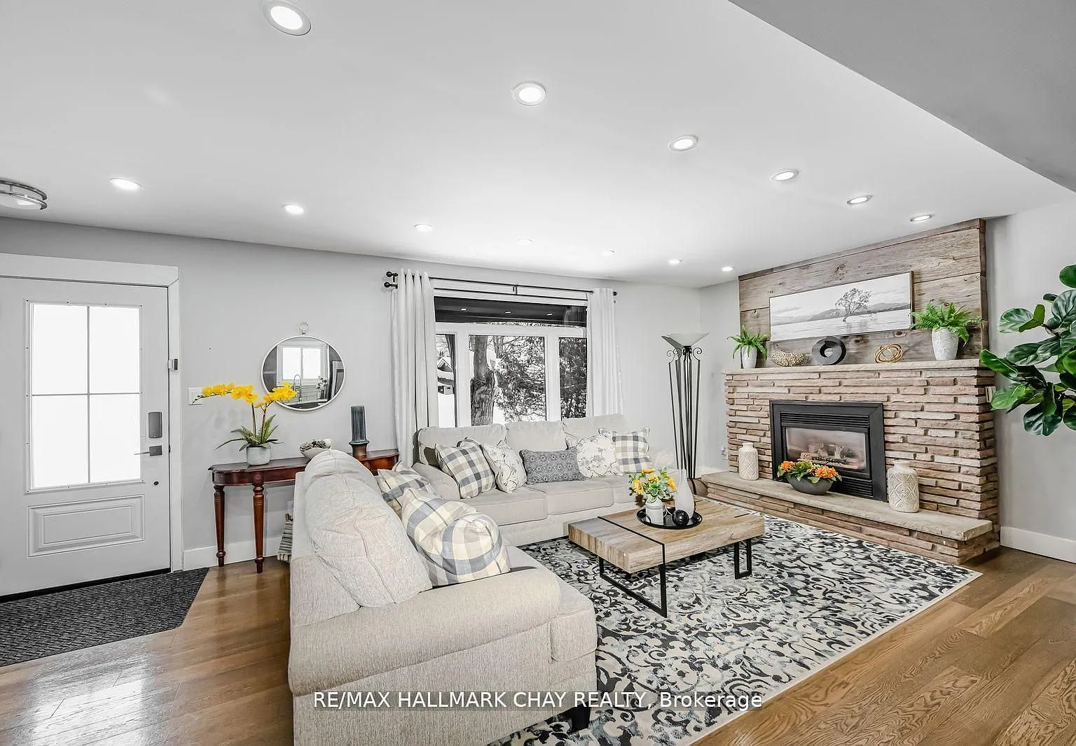4 bed, $2,800 — Photo 3