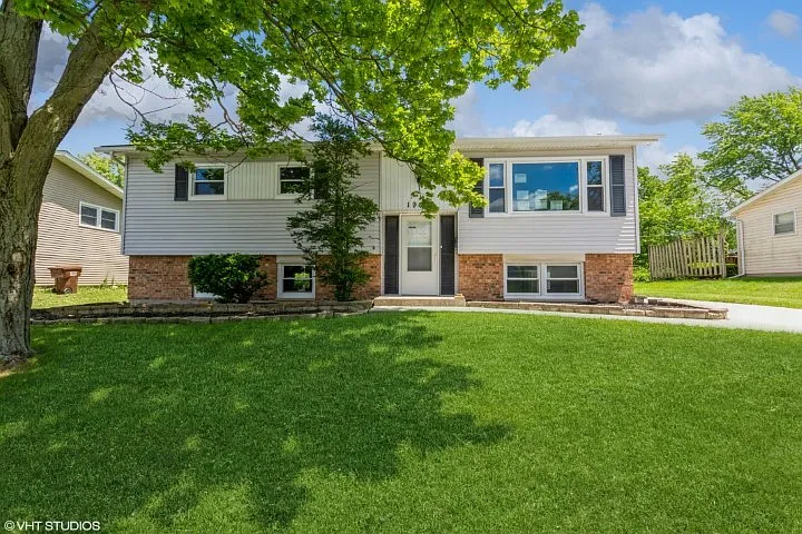 19021 Willow Ave photo 1