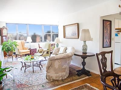 4th image of 130 E 18th St APT 16H