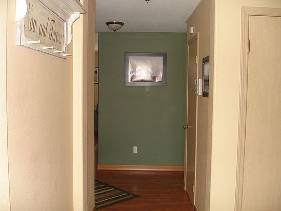 ENTRANCE/HALL