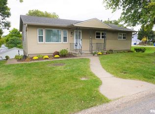 159 4th St, Silvis, IL 61282