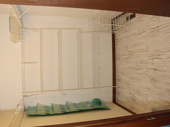 4th image of 822 Russell Ave N #1