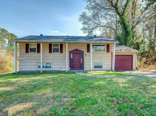 1374 Willow Dr, Riverdale, GA 30296