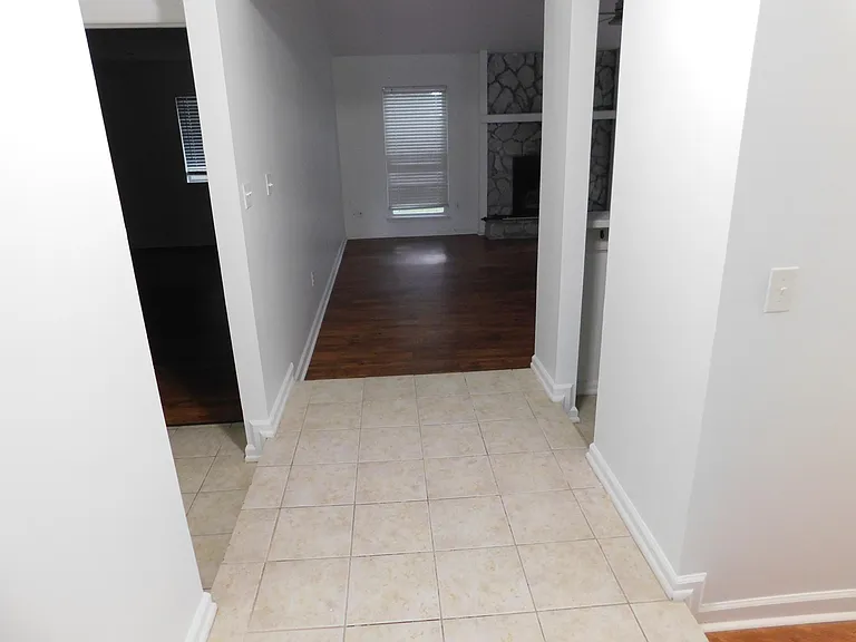 1482 Hidden Bridge Dr — Photo 2