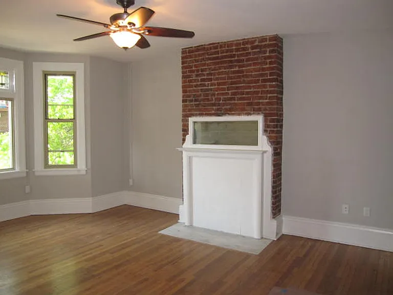 515 W Hutchinson Ave — Photo 4