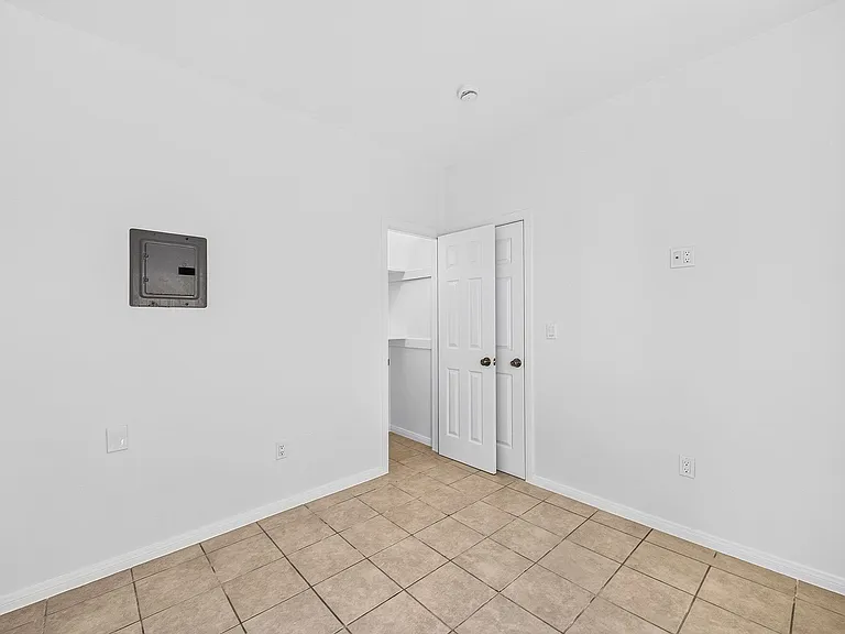 908 Martin Luther King Jr — Photo 13