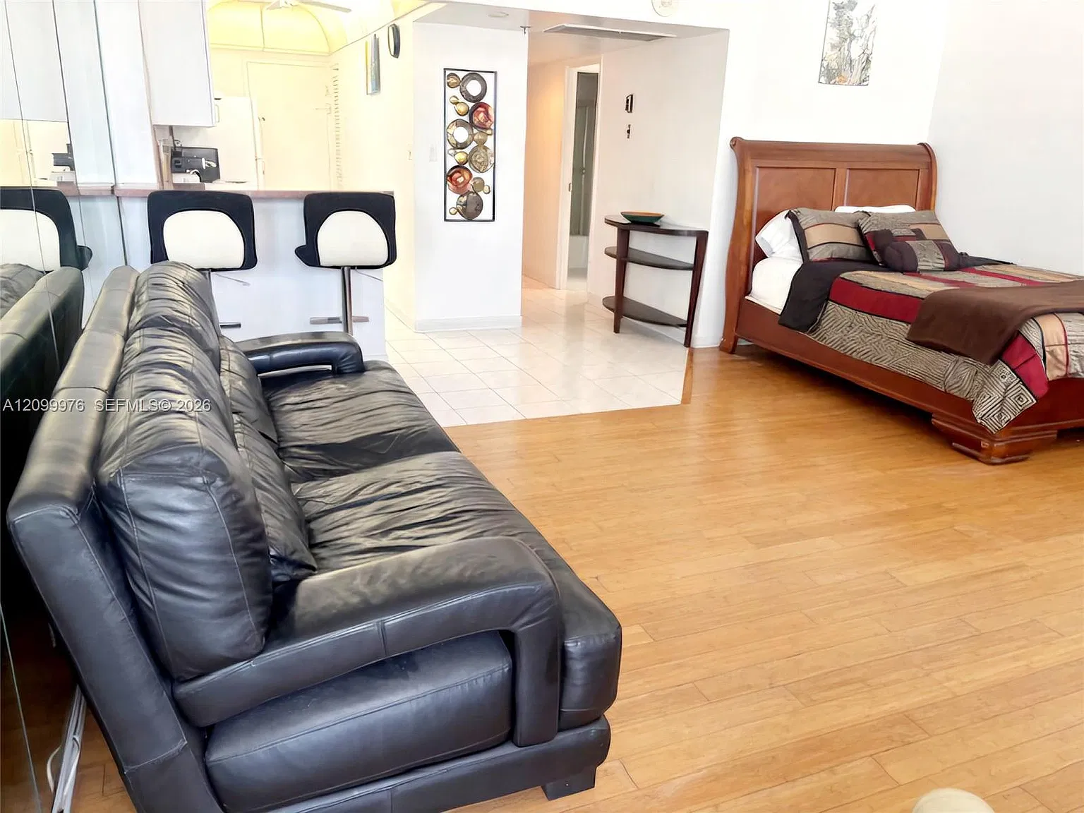The Decoplage Condo — Photo 2
