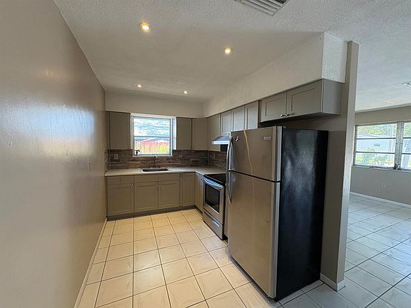 2nd image of 6841 Pembroke Rd #5