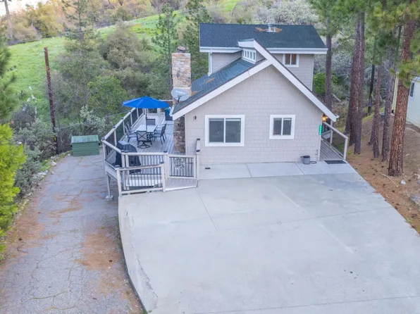 37748 Marina View Dr, Bass Lake, CA 93604