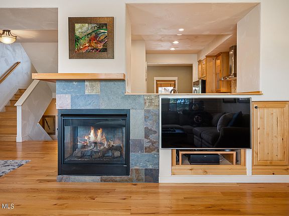 3rd image of 107 RED QUILL Way