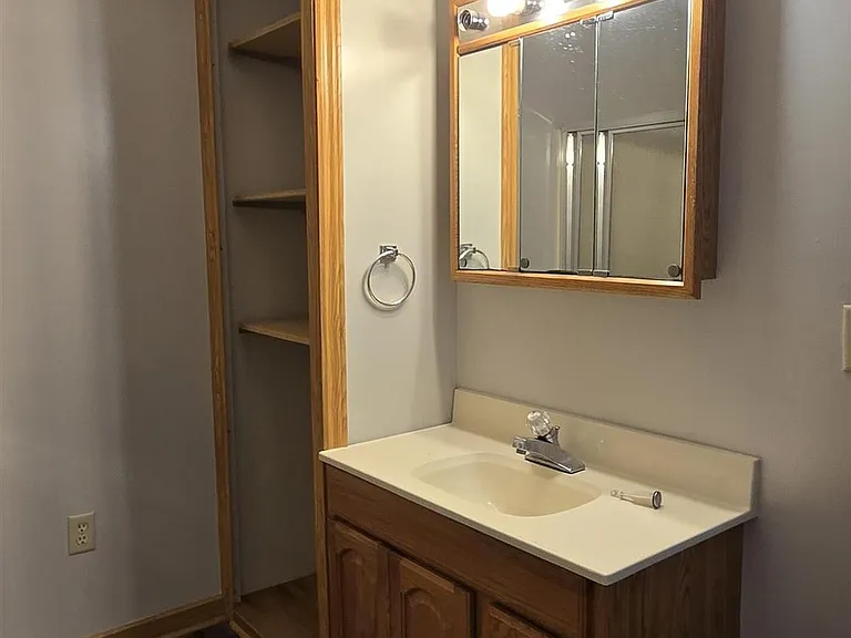 115 Marcus Dr — Photo 10