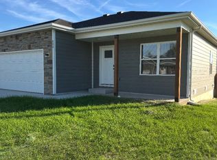 880 Spring Hill Ave, Springfield, MO 65802