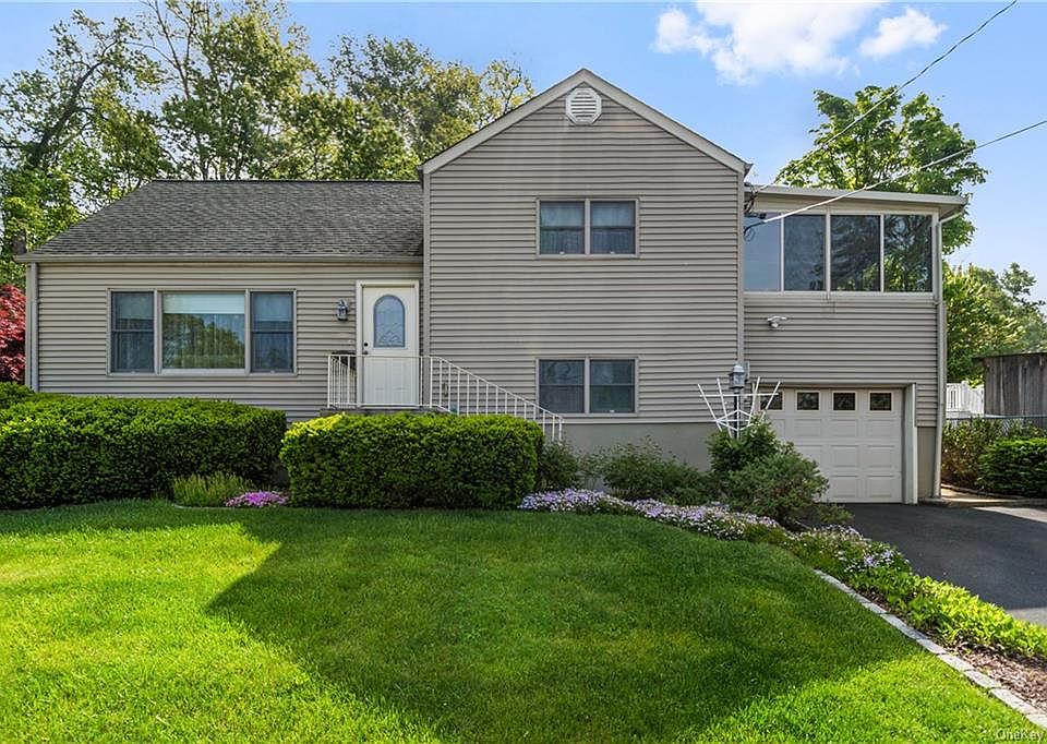 1st image of 216 Pembrook Dr