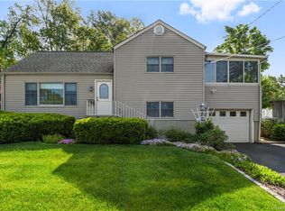 216 Pembrook Dr, Yonkers, NY 10710