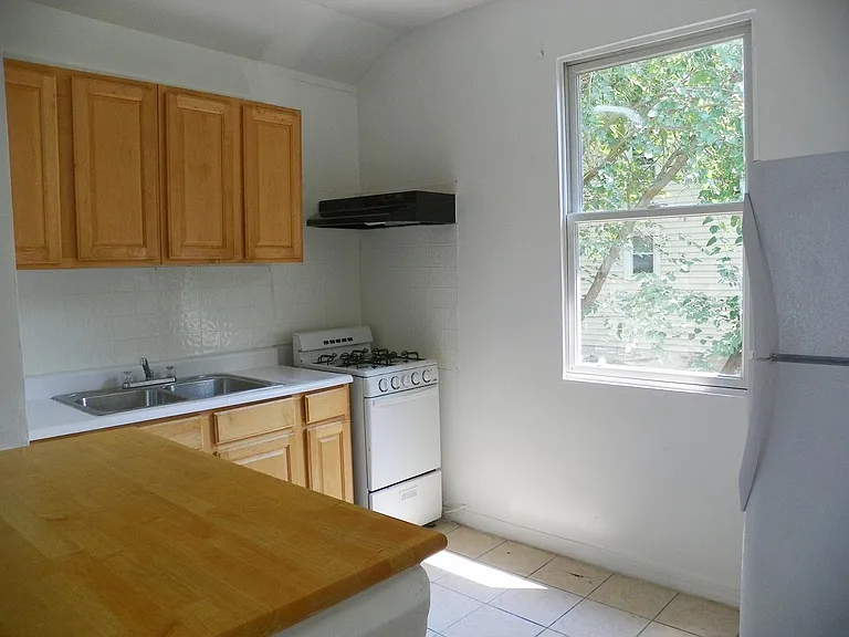 4806 52nd Ave — Photo 10