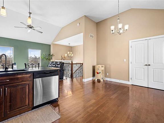 3rd image of 807 Old Stage Rd