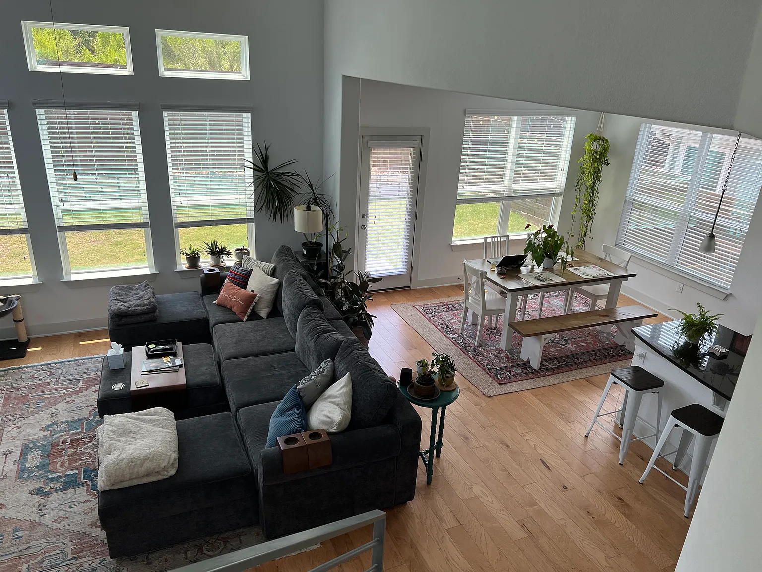3 bed, 2.5 bath, 1884 sqft, $2,600 — Photo 1
