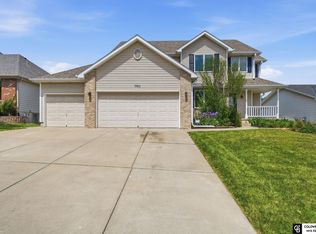 7910 Red Oak Rd, Lincoln, NE 68516
