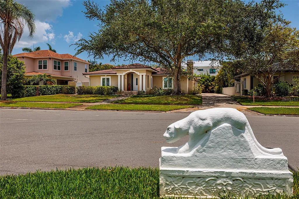 3 bed, 3.0 bath, 2448 sqft, $7,000 — Photo 3