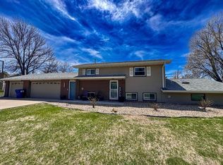 413 3rd St SE, De Smet, SD 57231