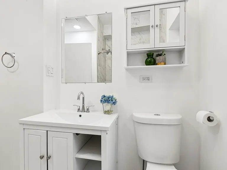 2958 W Montrose Ave #2 — Photo 1