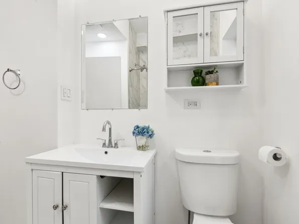 2958 W Montrose Ave APT 2, Chicago, IL 60618