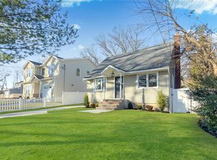 11 Hickory Rd, Bayville, NY 11709