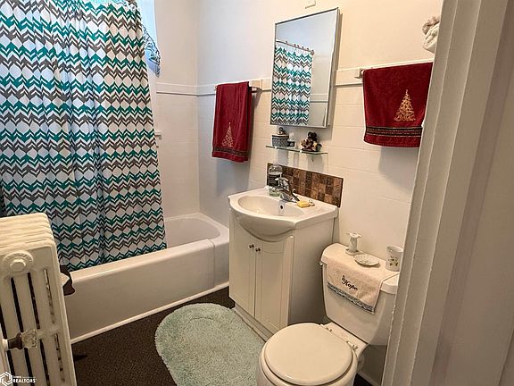3rd image of 214 N Washington St