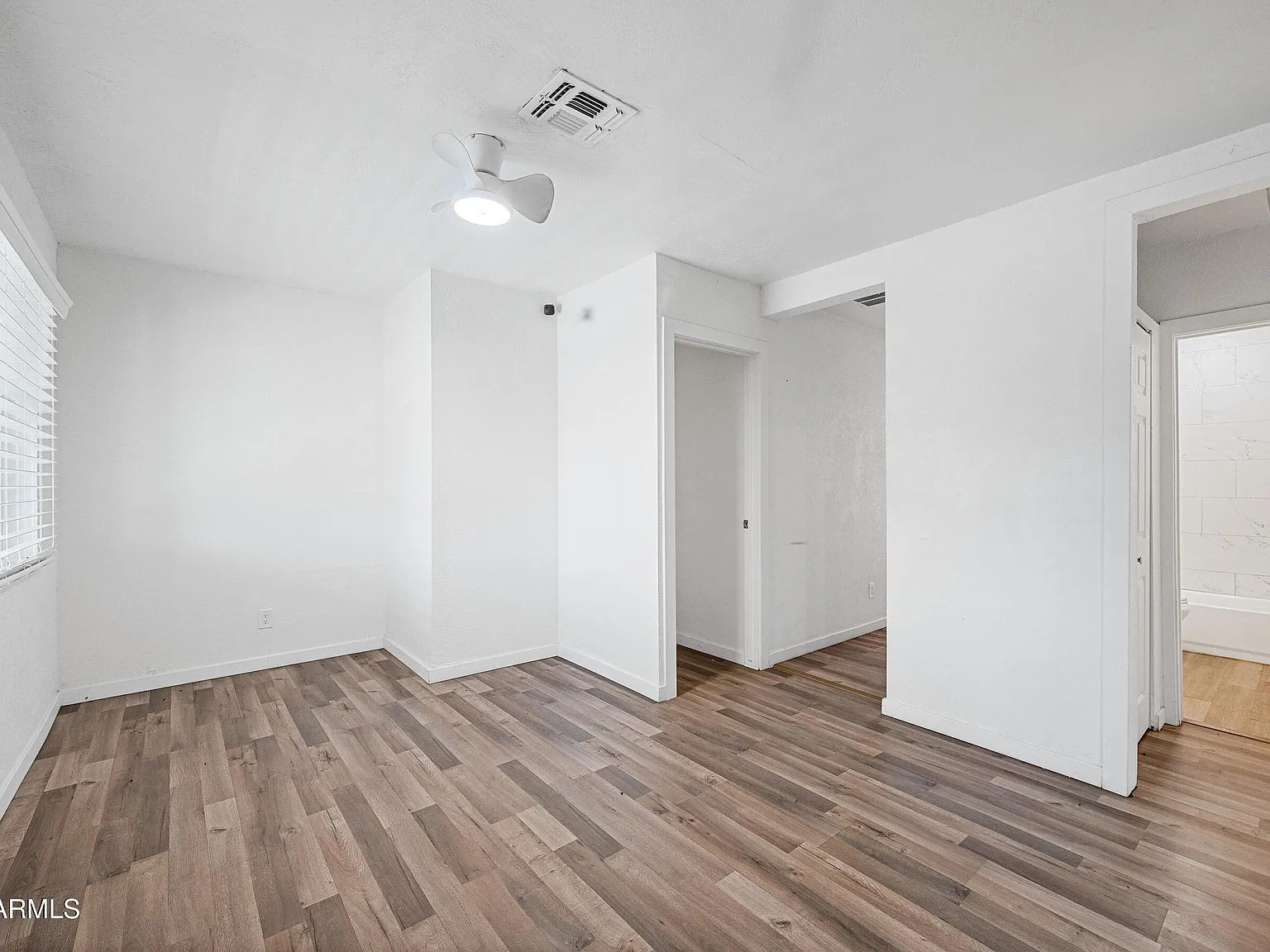 3 bed, 1.5 bath, 793 sqft, $1,495 — Photo 3