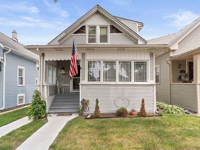 5230 W Waveland Ave, Chicago, IL, 60641