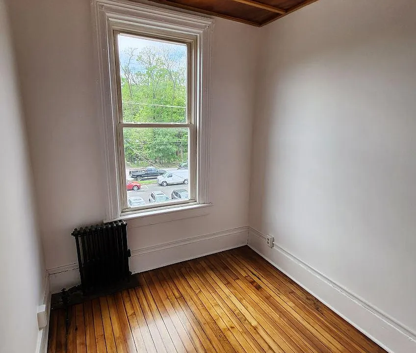 457 Main St #4