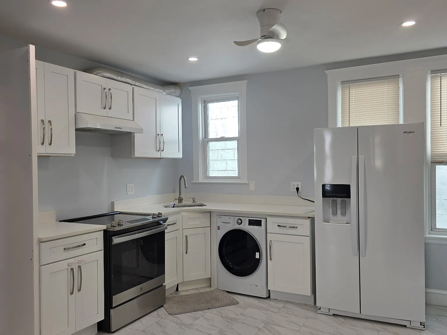2 bed, 685 sqft, $2,600 — Photo 1