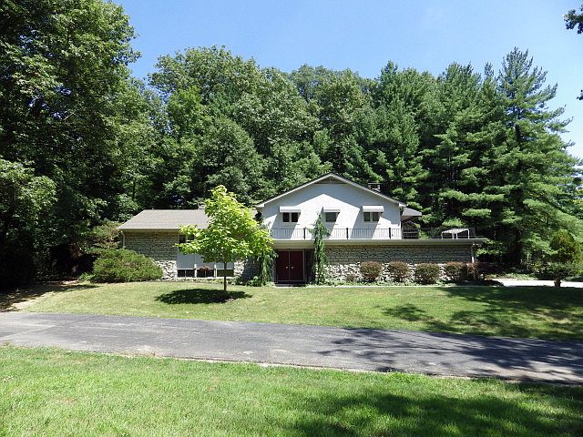 1st image of 370 Adena Brook Ln
