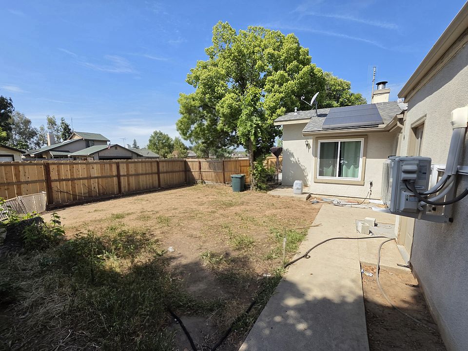1st image of 2633 N Selland Ave