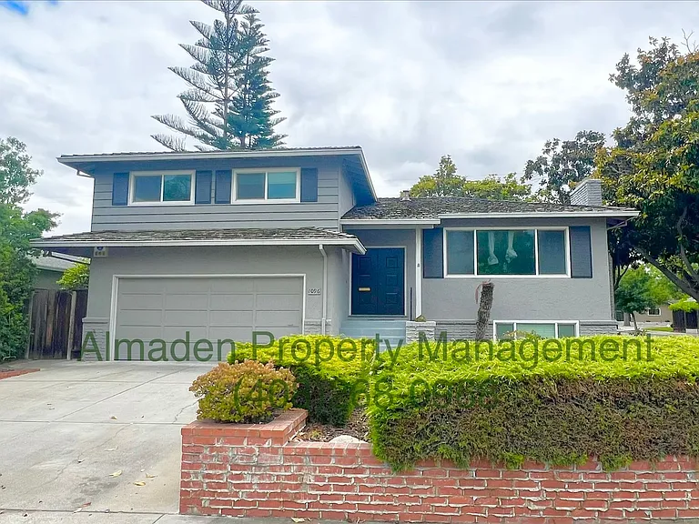 1096 Polk Ave — Photo 1
