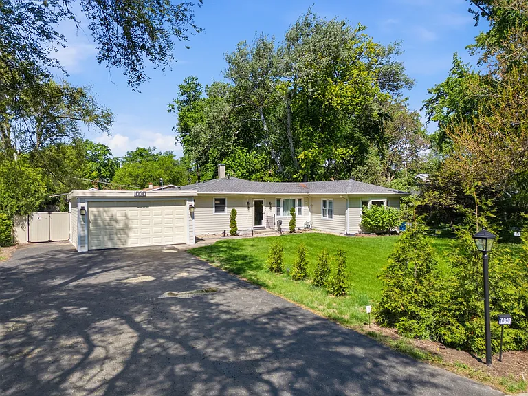 1030 Westmore Meyers Rd — Photo 2