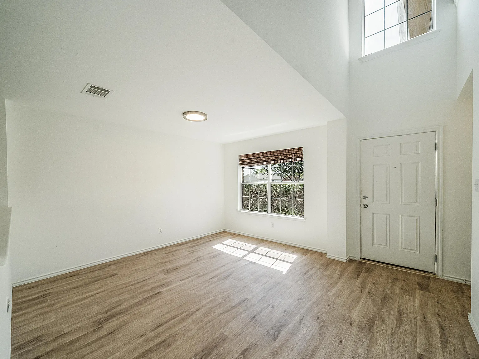 4 bed, 2464 sqft, $2,200 — Photo 4