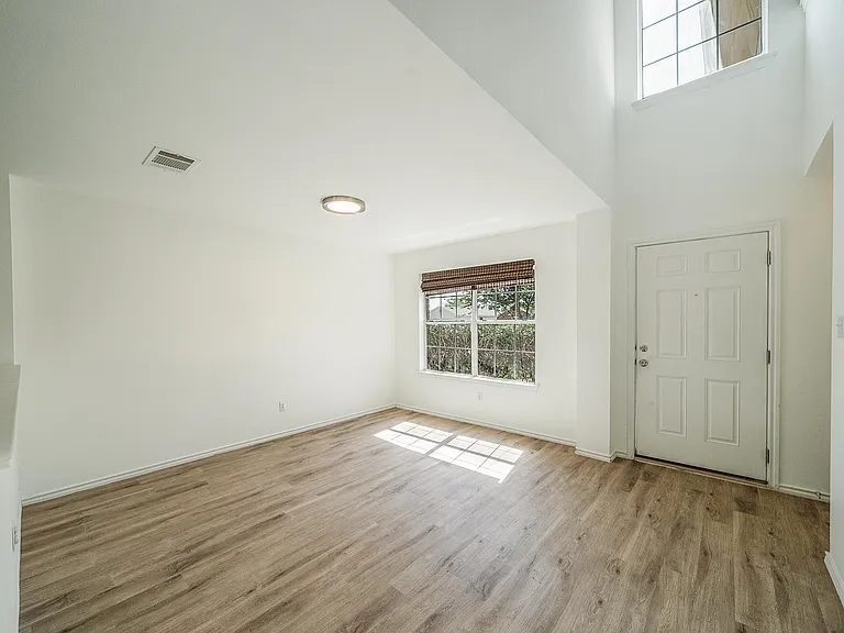 314 Phillips St — Photo 4