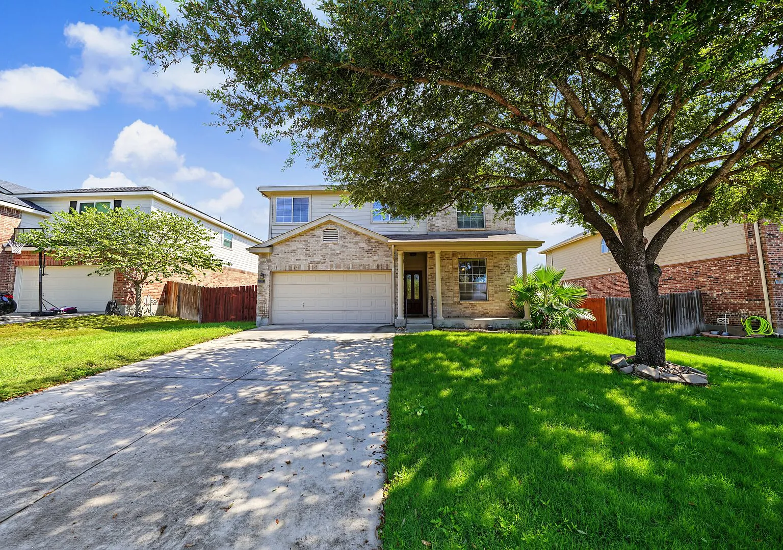 Beautiful 4-Bedroom Home in Falcon Ridge with Upgraded Kitchen & Private Backyard — Photo 2