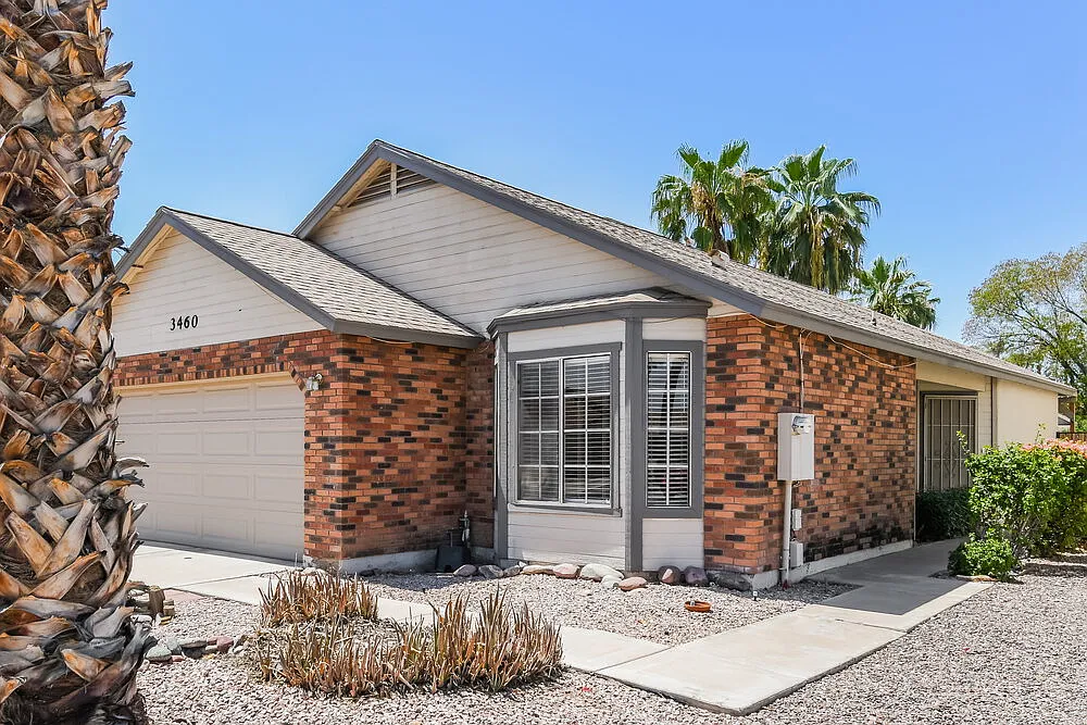 3 bed, 2.0 bath, 1336 sqft, $2,295 — Photo 3