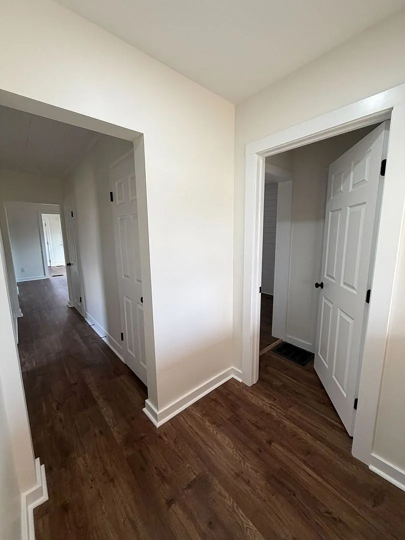 Building Photo - 236 Lakeview Dr