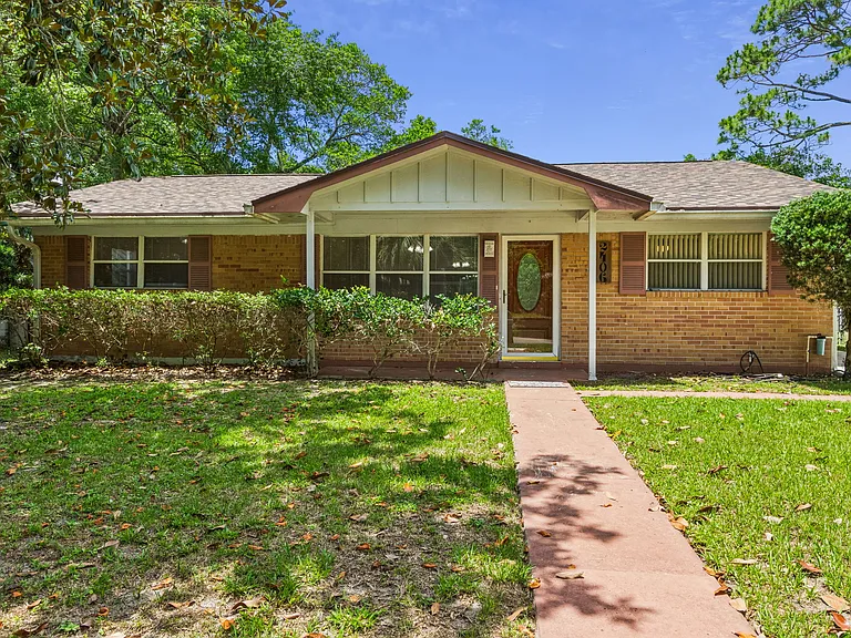 2406 Husson Ave — Photo 1