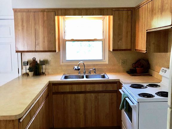 3rd image of 940 4th Ave NW #Home